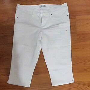 Seven F Womans White Croped Jeans Zip Close Metal Logo's Snap's SZ 10